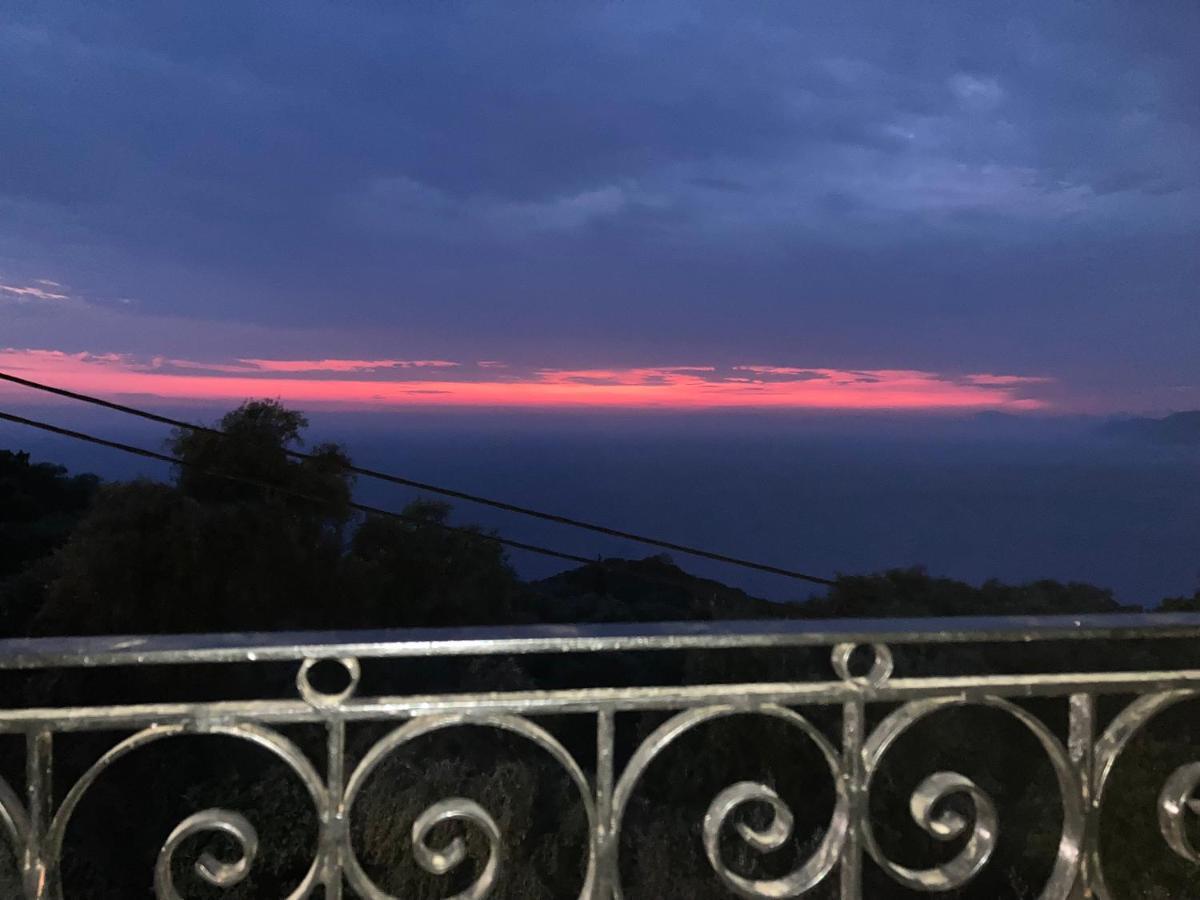 Dielino Amazing Sunset View Pentati Exterior photo